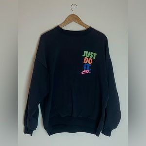 Nike vintage sweatshirt. Colorful just do it detailing.